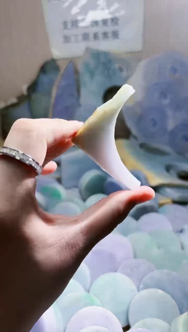 翡翠未镶嵌颈饰翡翠A货 江谭094