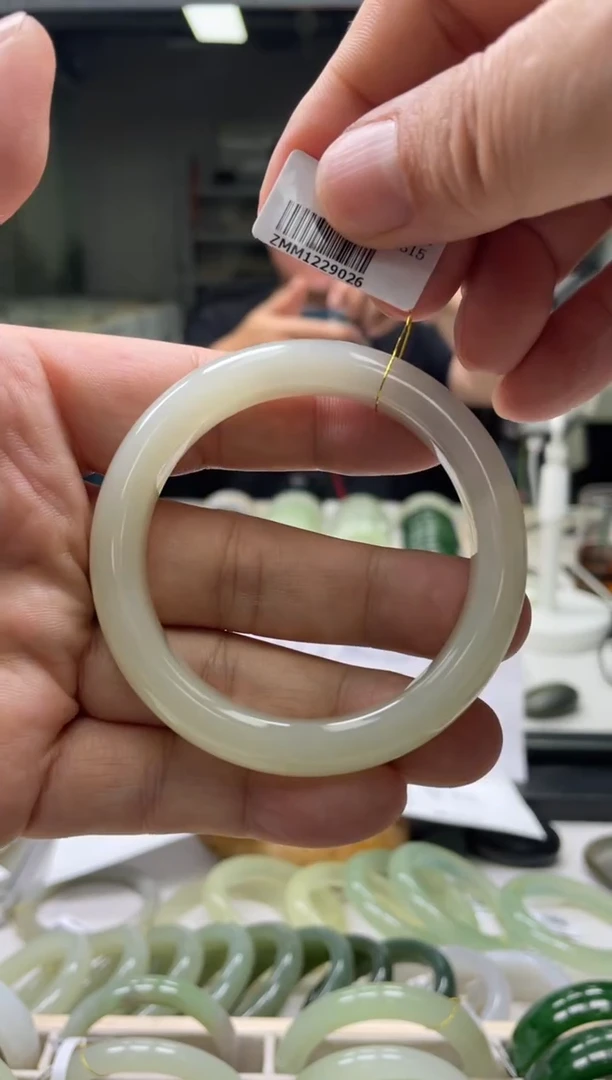 【闪购商品】和田玉手镯未镶嵌编码9026 圈口54-55