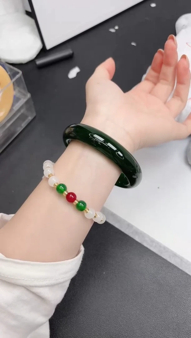 未镶嵌手镯石英质玉189/61.7