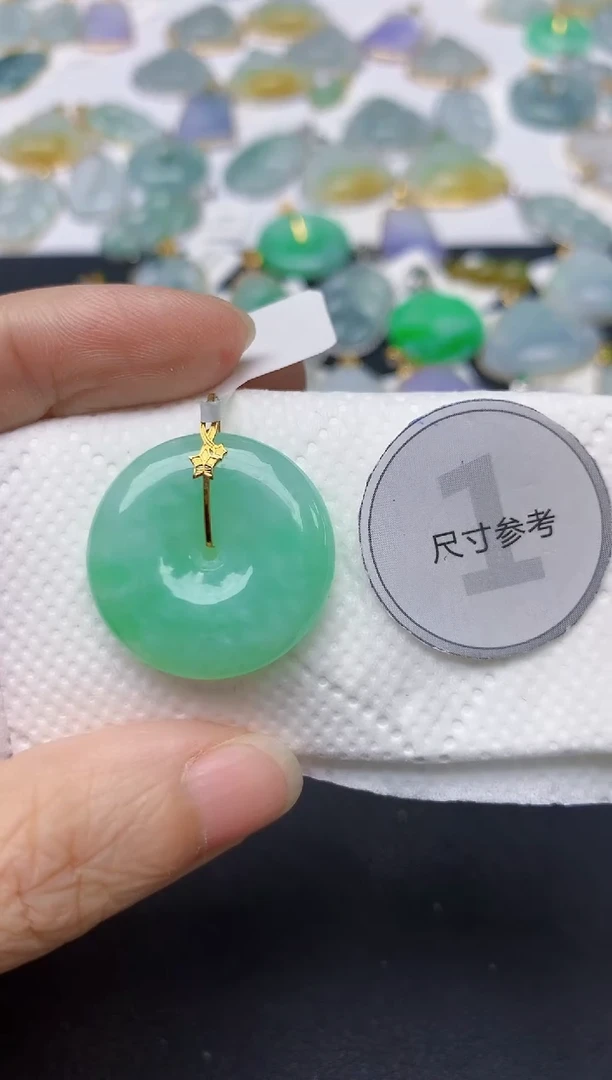 翡翠18K金镶嵌颈饰天然缅甸A货翡翠