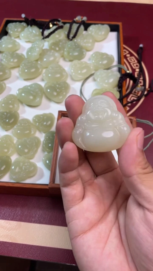 吊坠(赠链)未镶嵌石英质玉十****张40双面