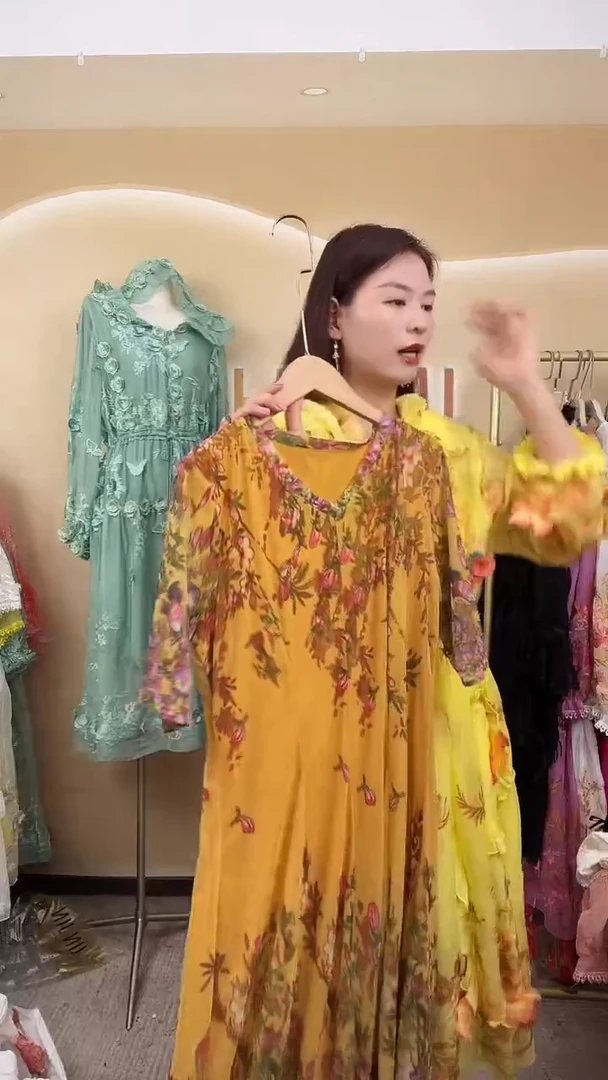 黄色连衣裙--------