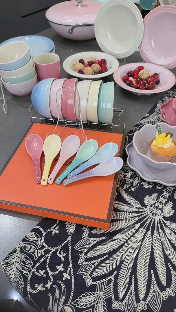 【闪购商品】瓷六色勺子