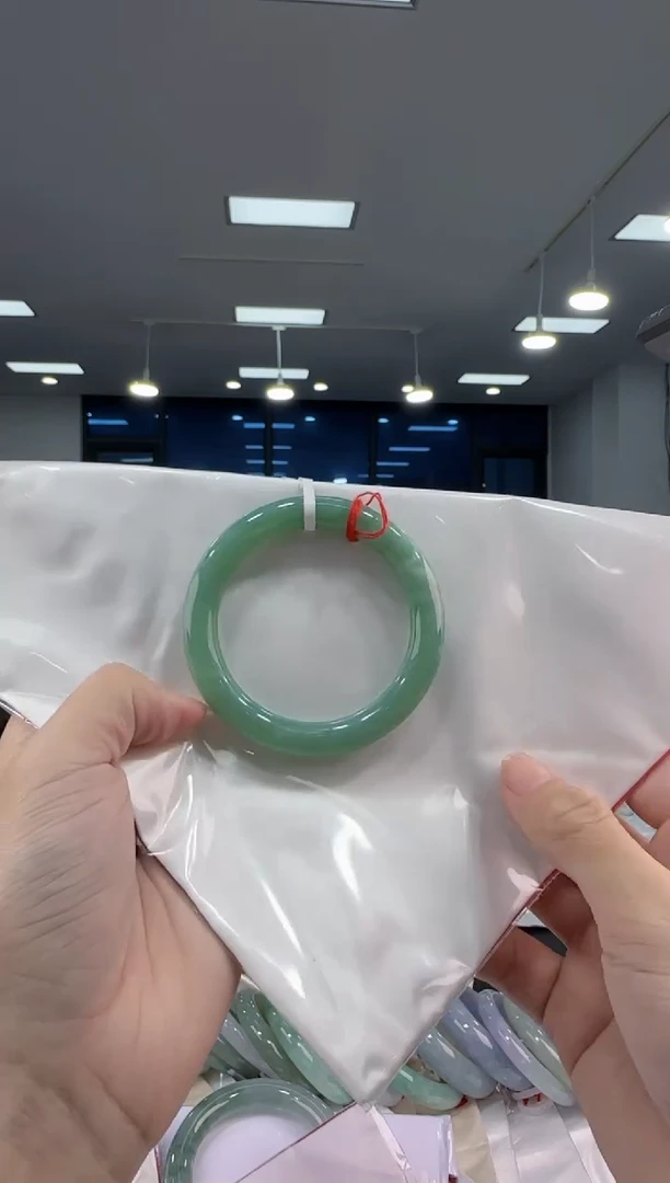 【闪购商品】翡翠手镯未镶嵌   天然A货缅料手镯