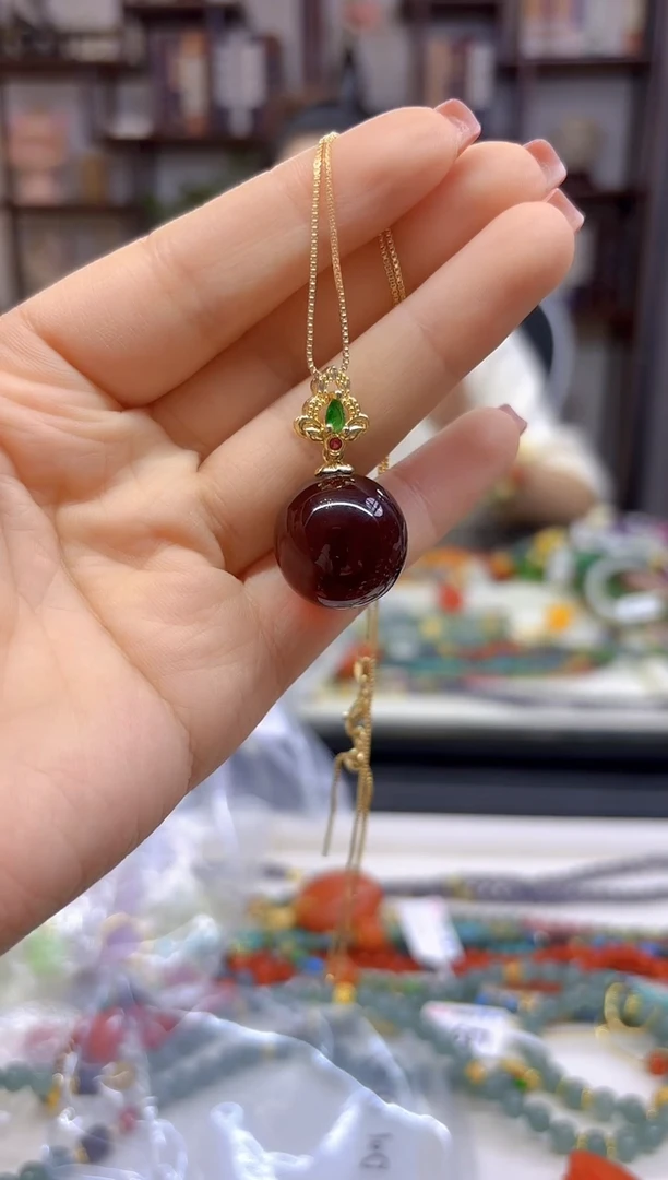 【闪购商品】血珀吊坠(赠链)银S925镀金镶嵌D01