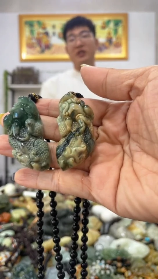 未镶嵌岫玉吊坠