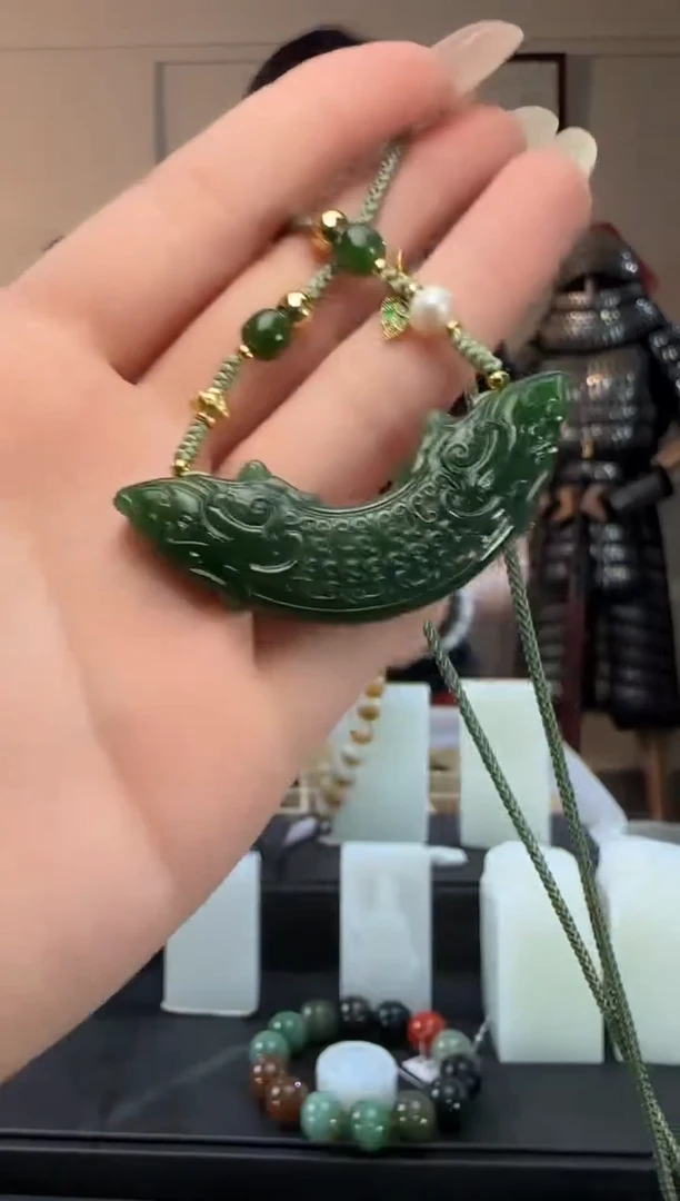 颈饰未镶嵌和田玉碧玉龙璜吊坠