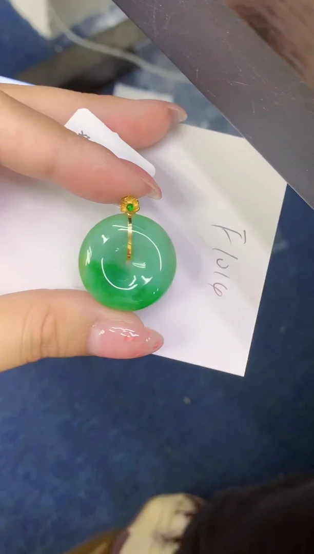 翡翠18K金镶嵌颈饰缅甸天然翡翠A货