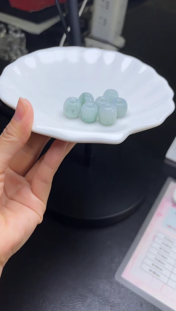 翡翠挂件未镶嵌多样性发一件—良平