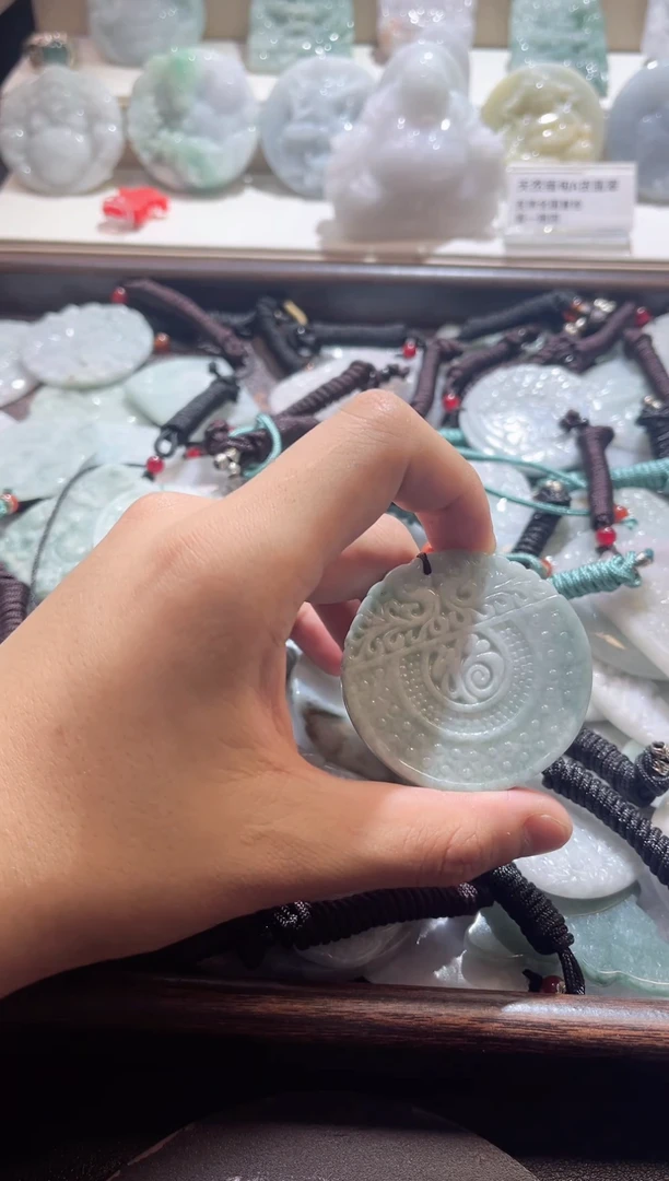 吊坠(赠链)未镶嵌翡翠88