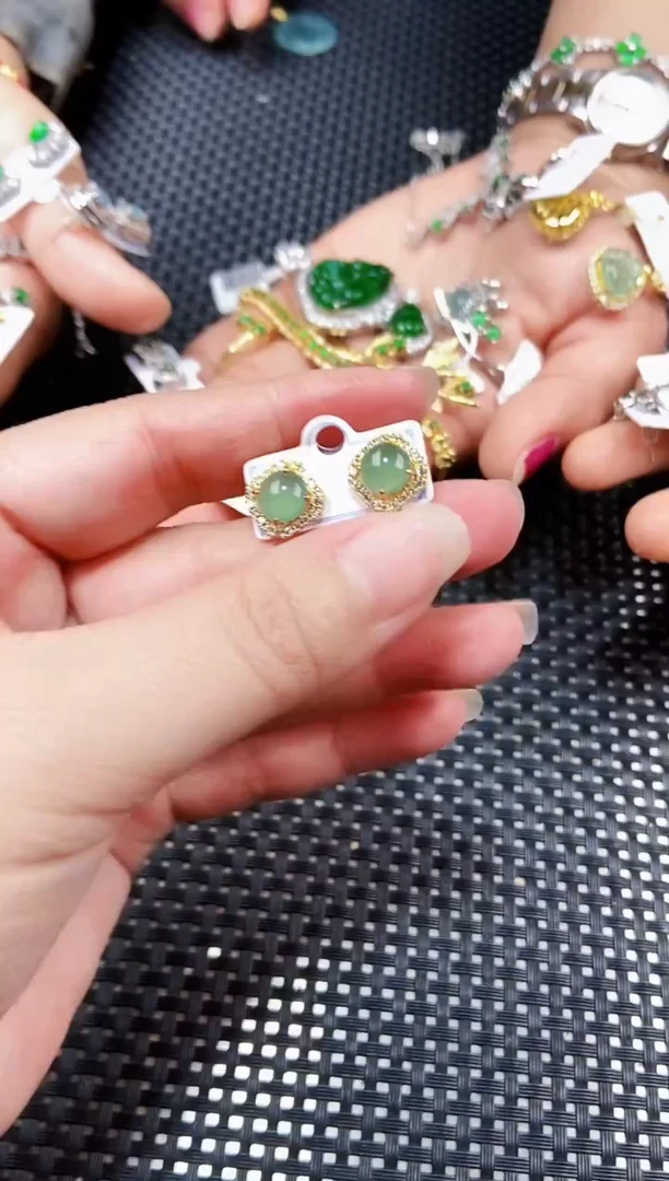 【闪购商品】翡翠耳饰未镶嵌111111111