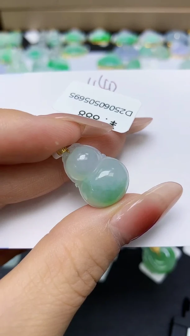 翡翠18K金镶嵌颈饰 天然缅甸翡翠A货