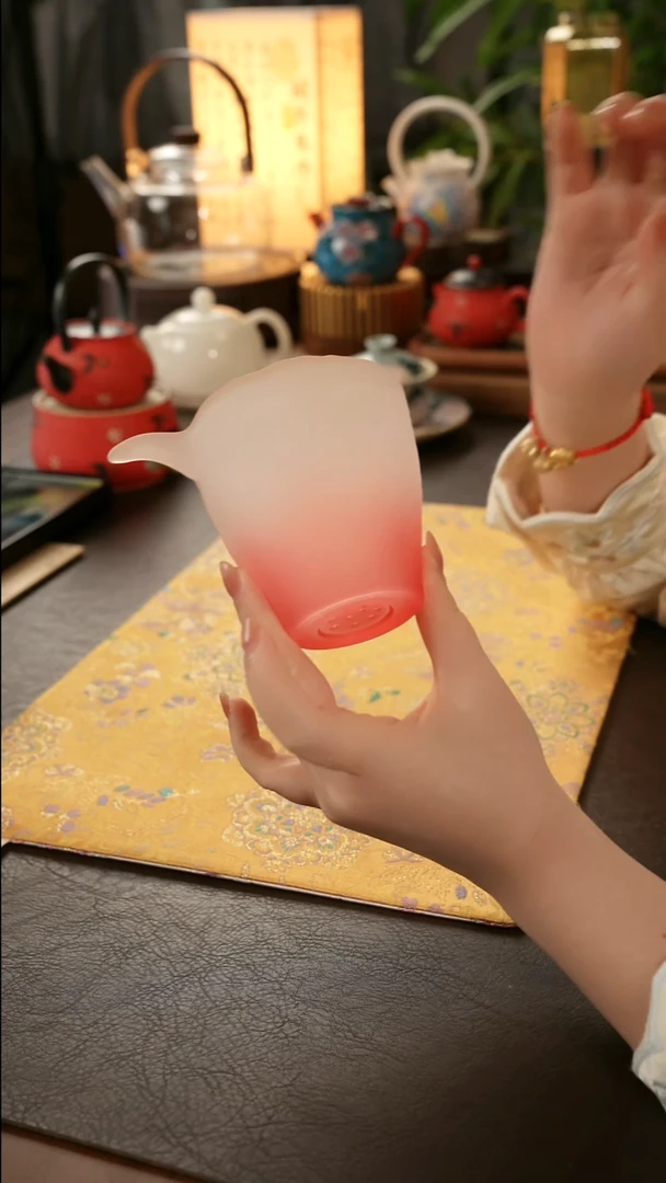 青云茶斋粉色玻璃公道杯