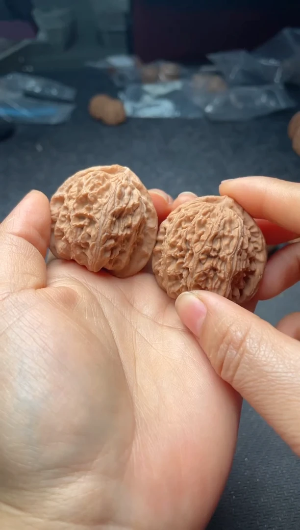 把件文玩核桃w320  白狮子42尺