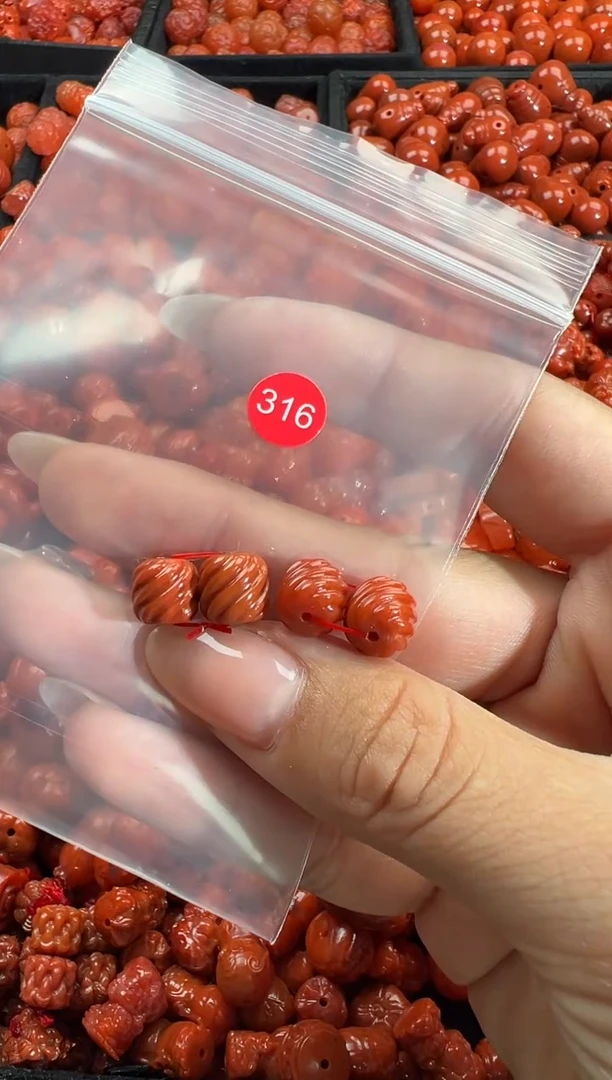 颈饰未镶嵌南红玛瑙1