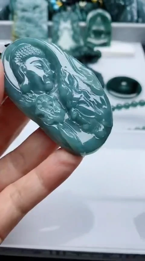颈饰未镶嵌翡翠