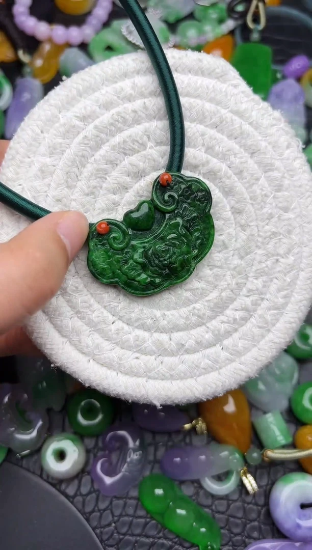 颈饰未镶嵌翡翠缅甸翡翠吊坠