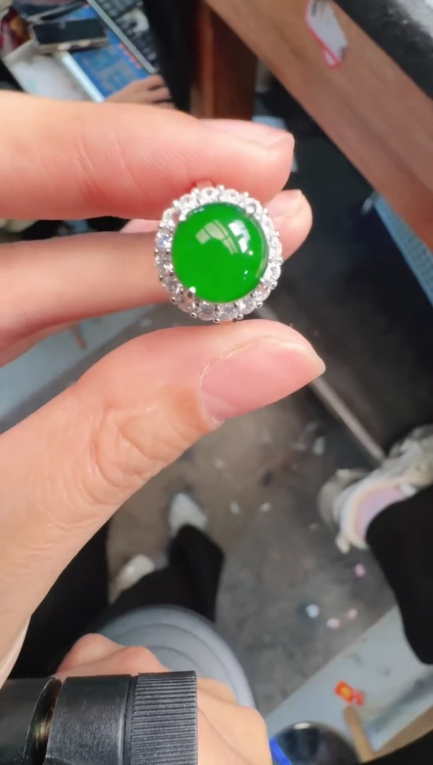 未镶嵌定制翡翠A货有轻微色差属于正常现象，戒指1