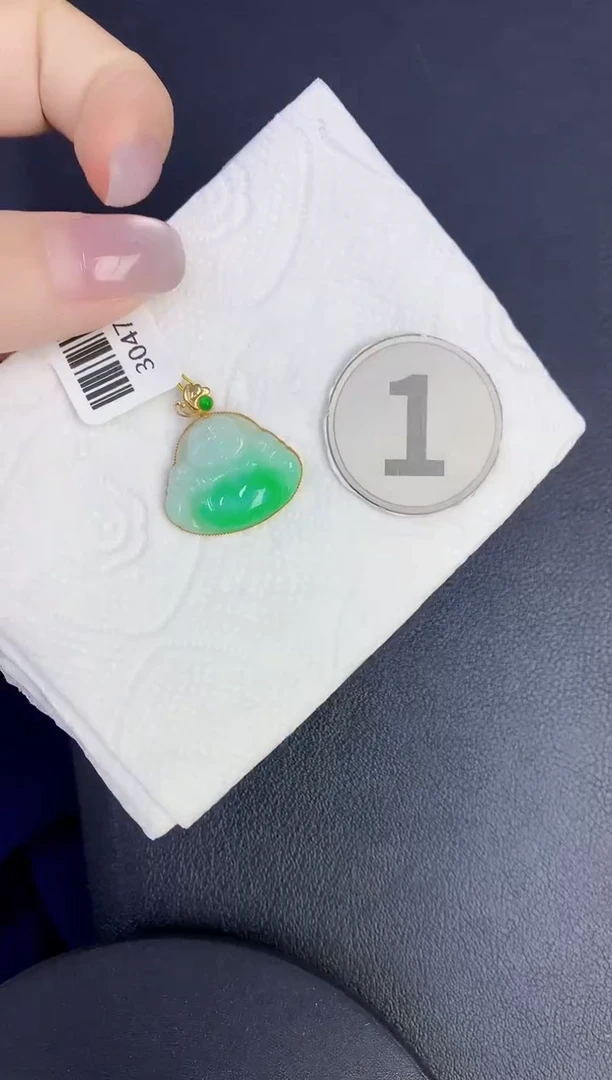 颈饰18K金镶嵌翡翠缅甸天然翡翠A货