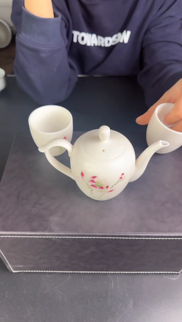 【闪购商品】羊脂玉手绘荷花壶搭配两杯