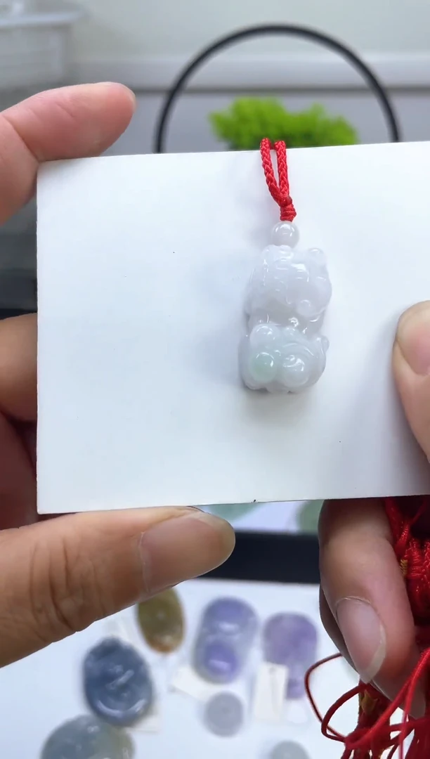 翡翠未镶嵌颈饰貔貅
