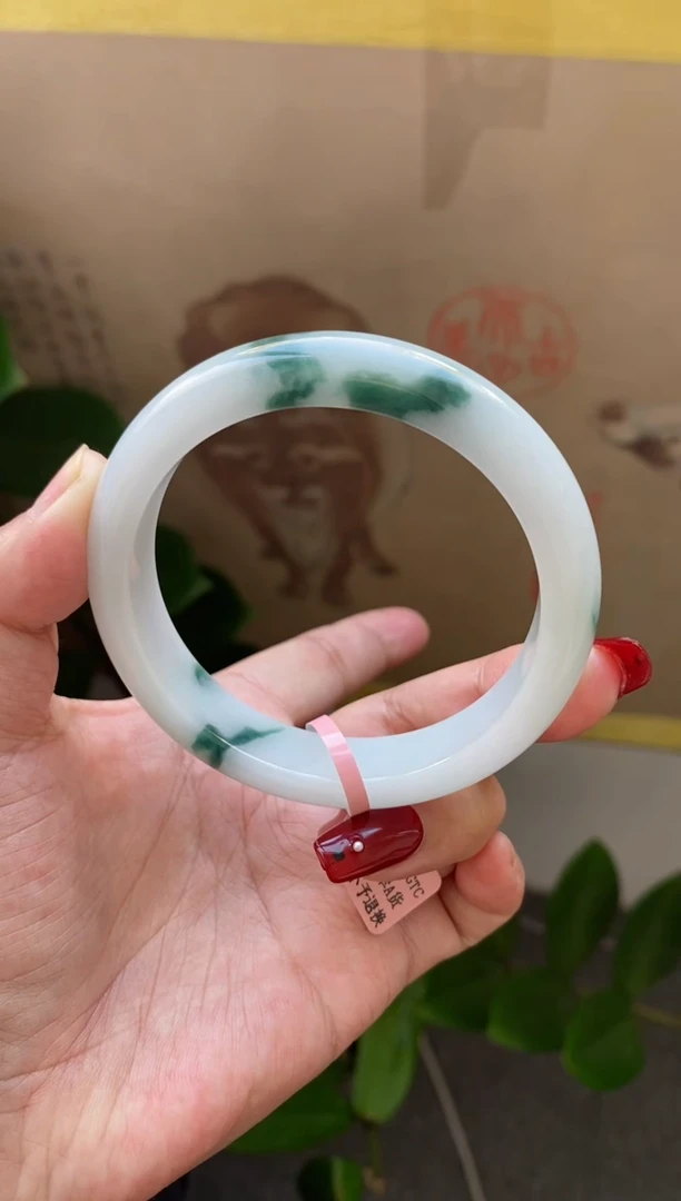 【闪购商品】翡翠手镯未镶嵌（血漏必买）无棉 牛奶底飘花6号