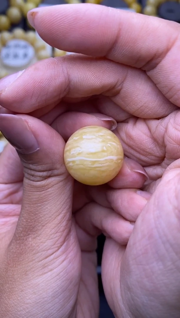 裸石琥珀未镶嵌22mm+大小姐珠宝130