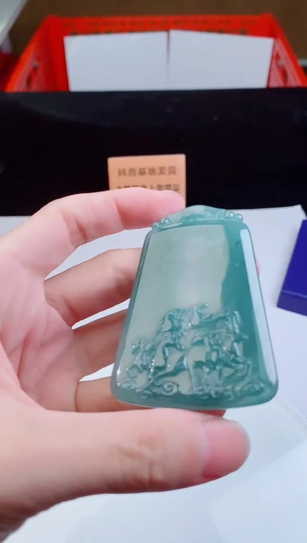 颈饰未镶嵌翡翠   ·