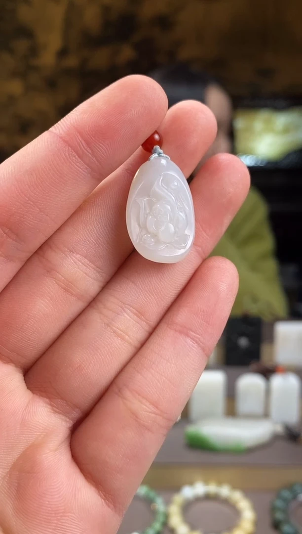 颈饰未镶嵌和田玉白玉莲花