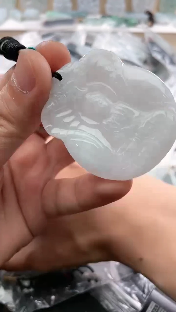 翡翠未镶嵌颈饰..../5/27/ 62