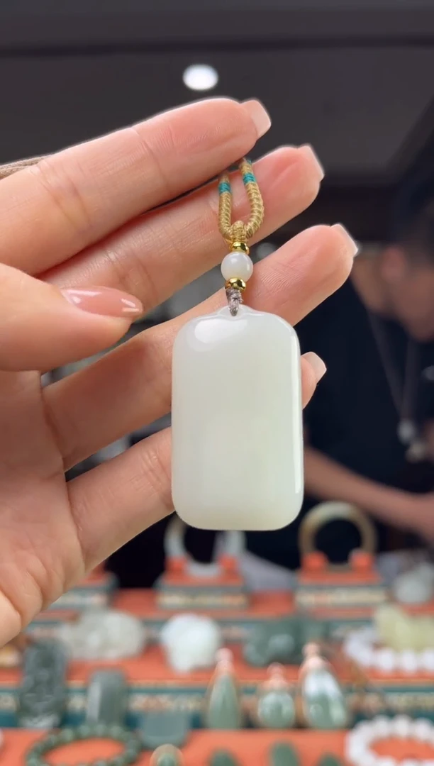 和田玉未镶嵌颈饰佩佩