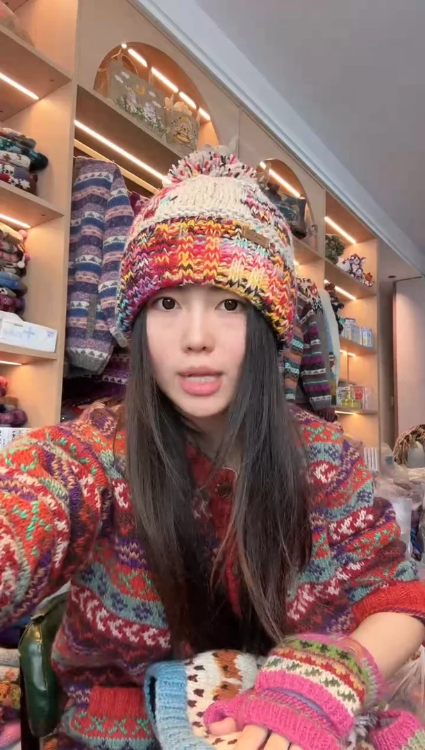 羊毛灰色雪花翻边帽