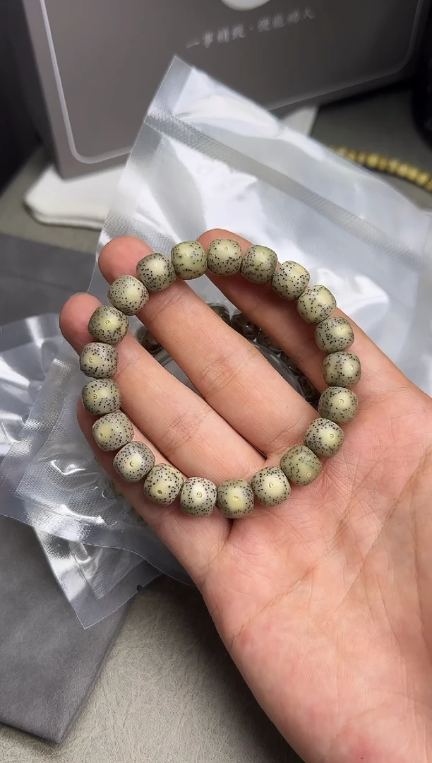 手串星月菩提D92   石玉料11*10 星点分布均匀