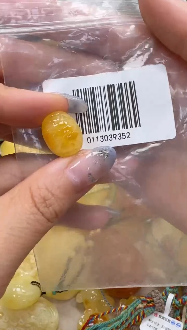 裸石琥珀未镶嵌如图