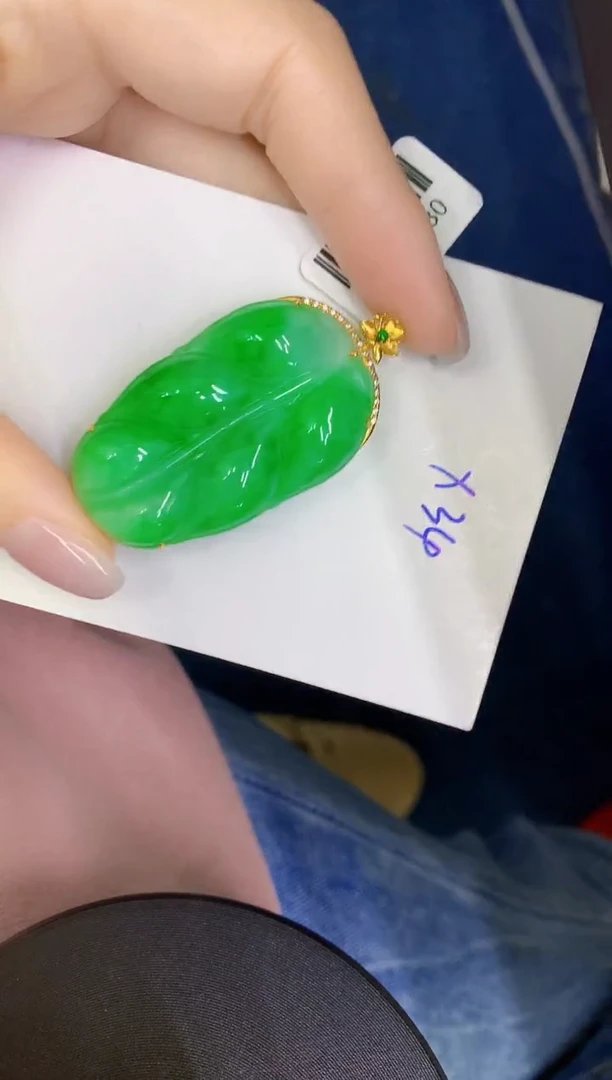 颈饰18K金镶嵌翡翠缅甸天然翡翠A货