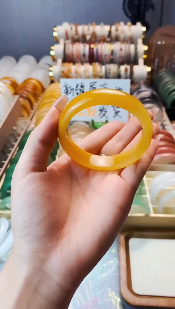 石英质玉手镯未镶嵌58