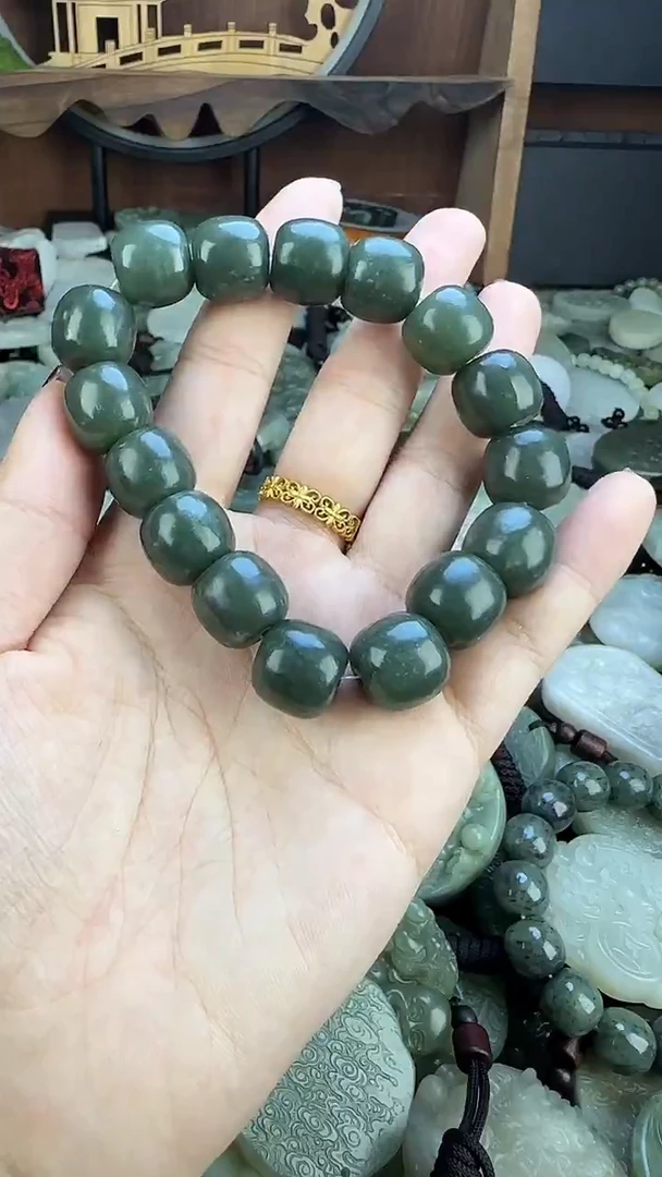 颈饰未镶嵌和田玉1