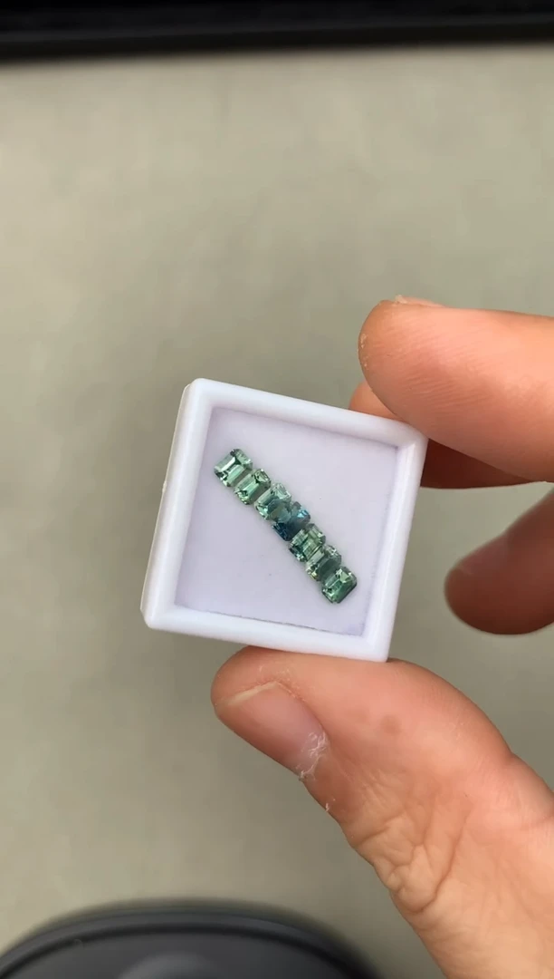 【闪购商品】定制蓝宝石裸石未镶嵌2.09ct 兰卡老烧绿蓝宝一盒