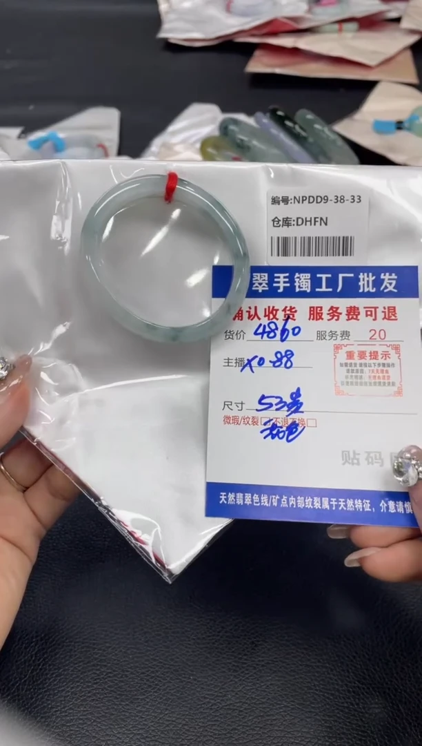 未镶嵌手镯翡翠M***?翡翠手镯