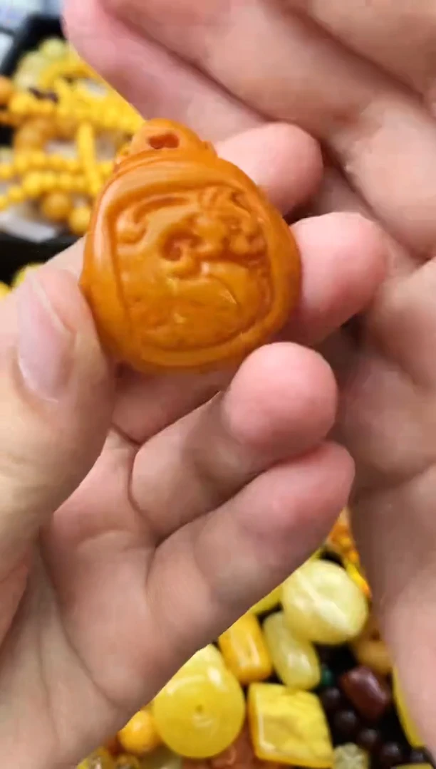 未镶嵌琥珀珠宝奇石236