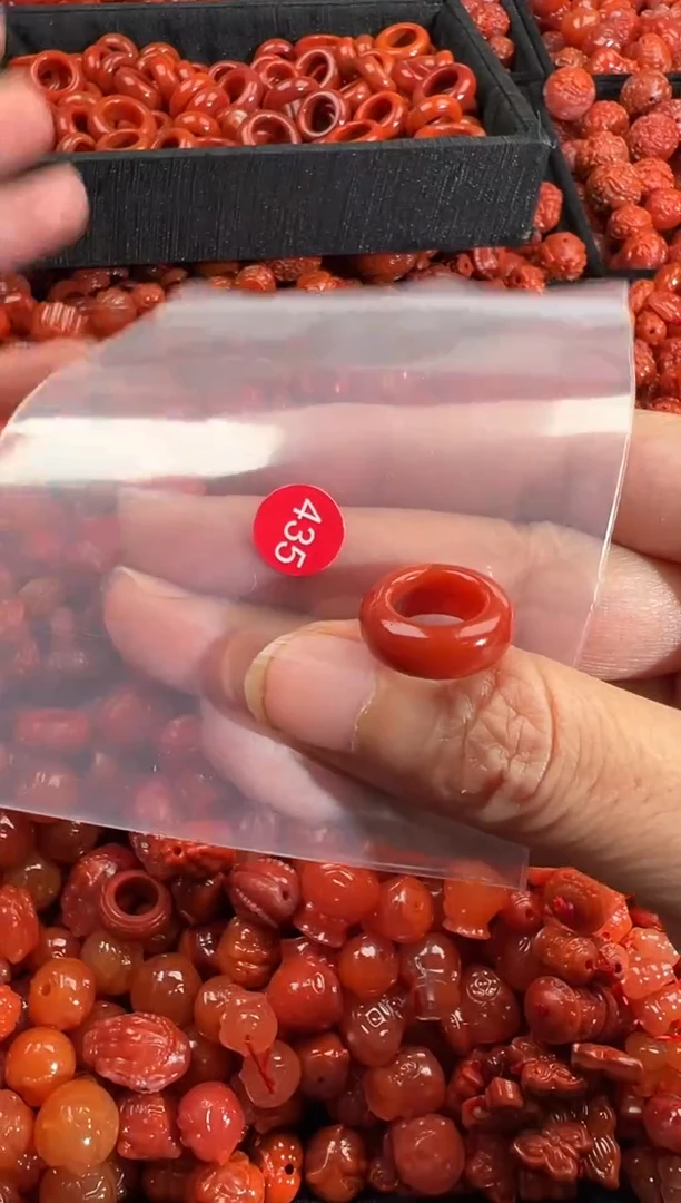 南红玛瑙未镶嵌颈饰1