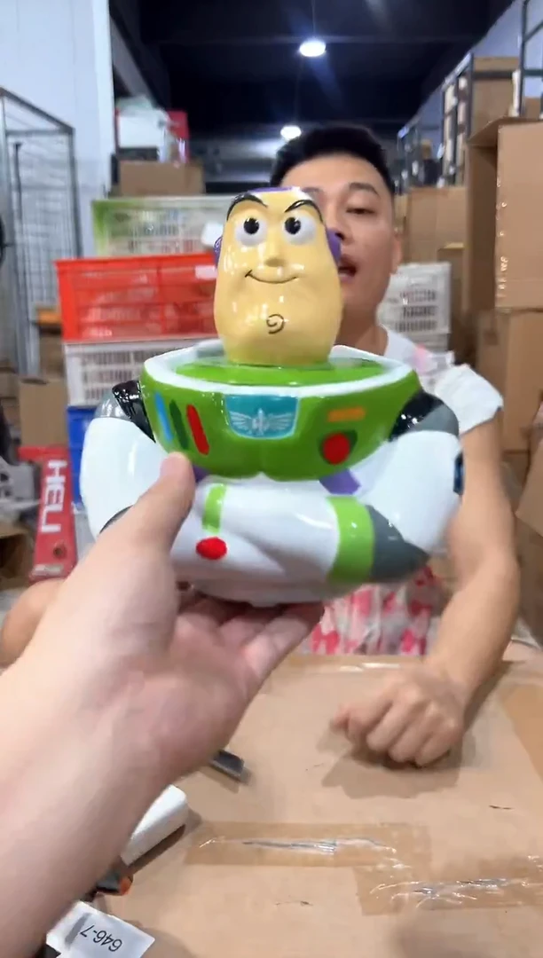 瓷片巴斯光年带盖罐