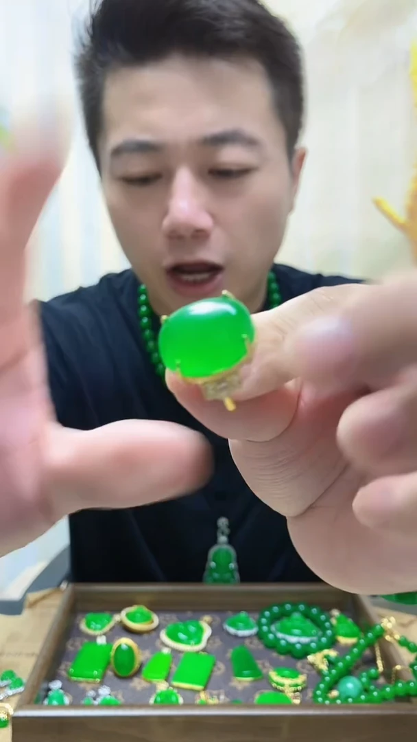 14K金镶嵌戒指翡翠翡翠戒指