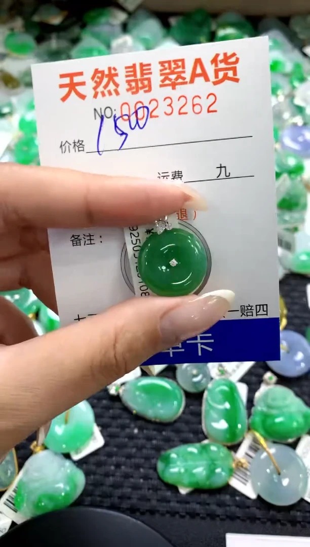 翡翠18K金镶嵌颈饰11111111111111111