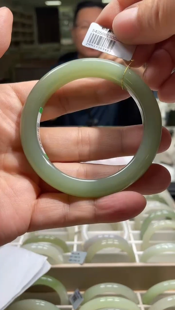 未镶嵌手镯和田玉57-59圈口 3407