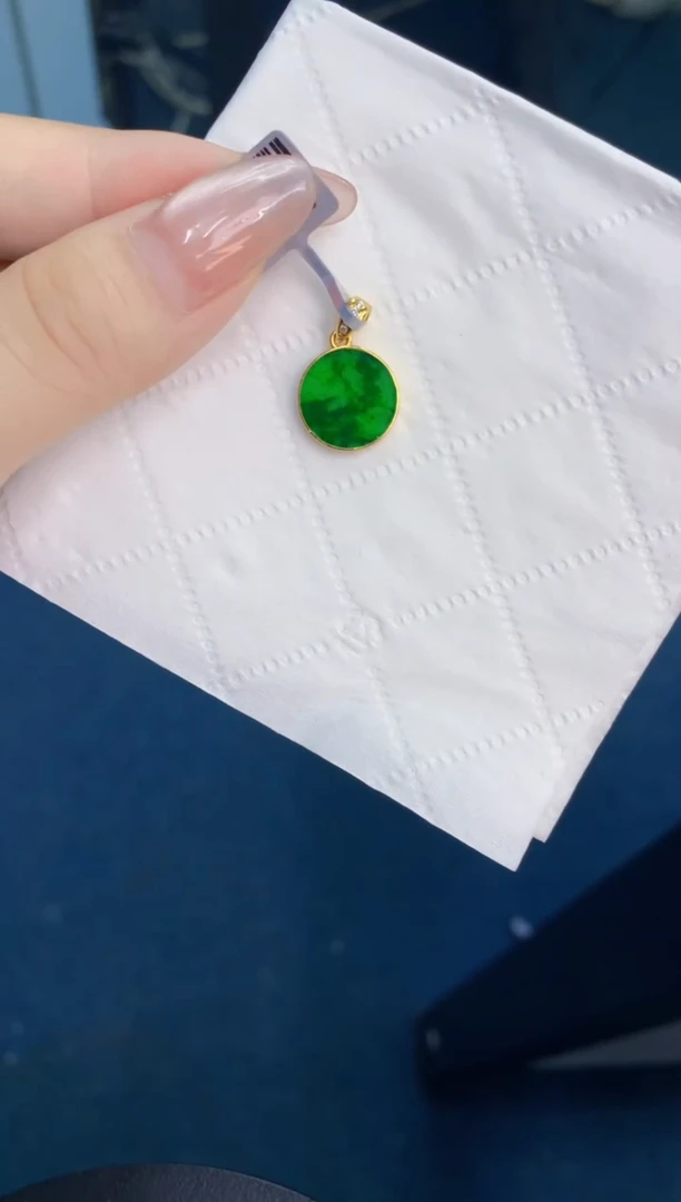 翡翠未镶嵌颈饰1