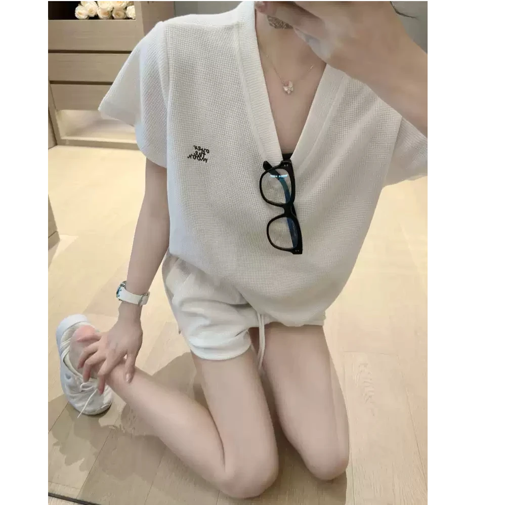 洋气减龄时尚套装女夏季华夫格休闲V领运动上衣短裤两件套