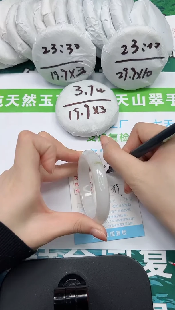 【闪购商品】石英质玉手镯未镶嵌k212-53