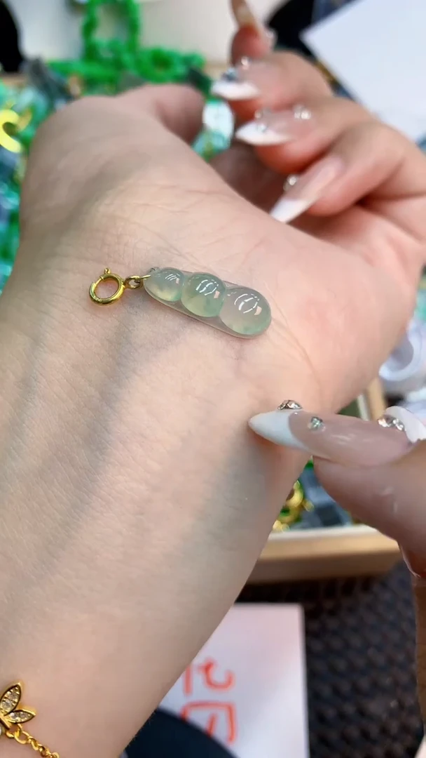 翡翠未镶嵌吊坠(不含链)1