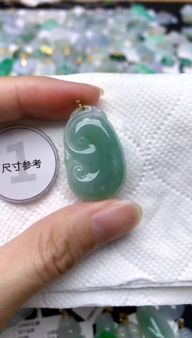 颈饰18K金镶嵌翡翠天然A货翡翠